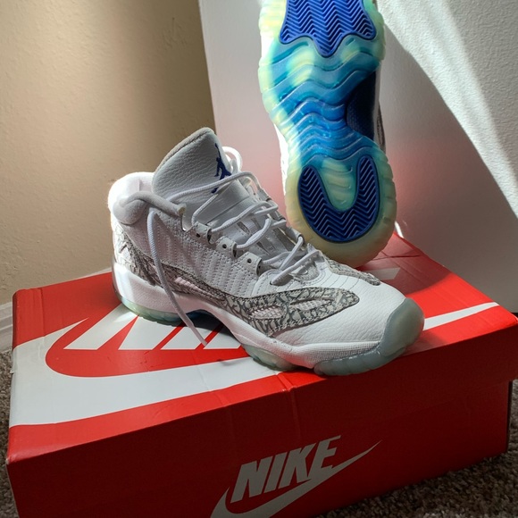 Jordan 11 low iE - Picture 4 of 4